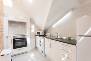 Refrigerador, microondas, horno y lavavajillas 