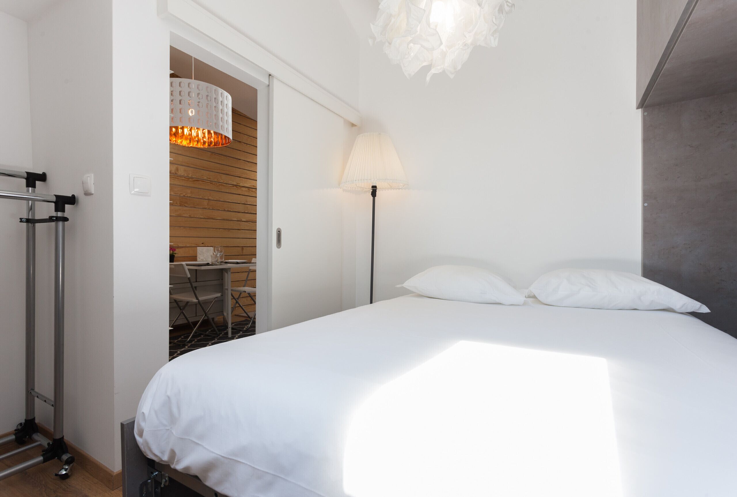 2 habitaciones, tabla de planchar con plancha y wifi gratis 