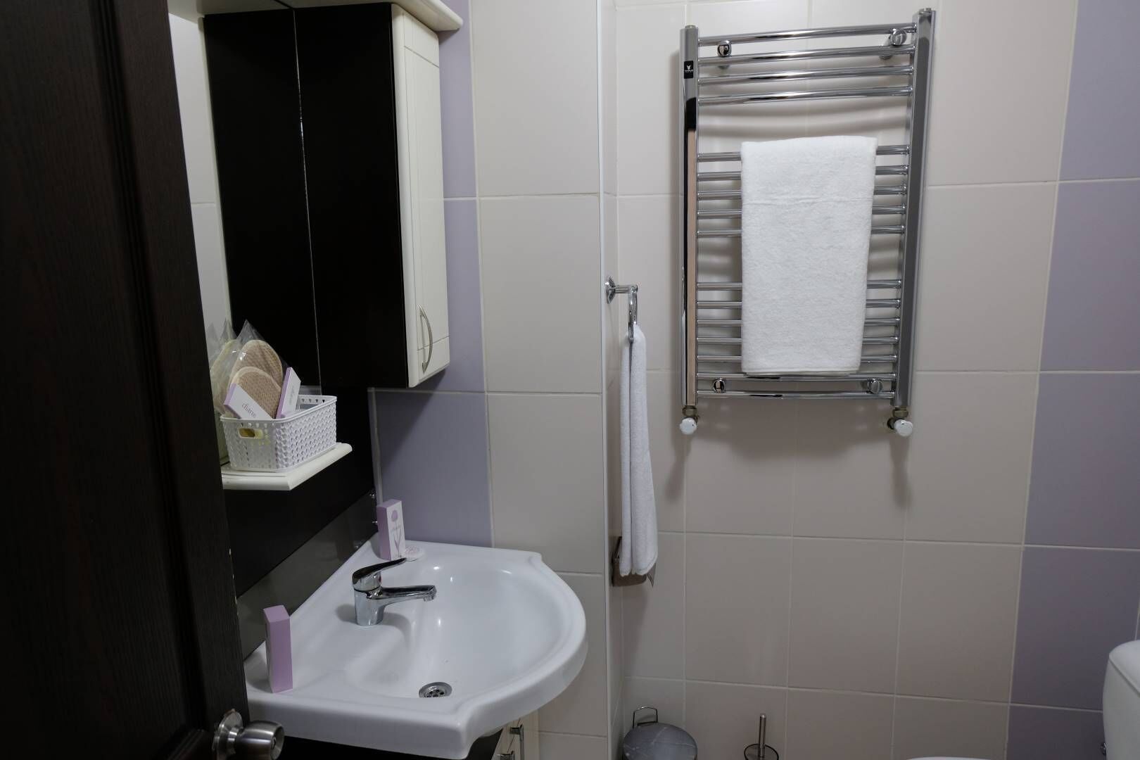 shower, free toiletries, hair dryer, slippers