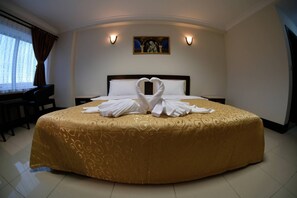 Double or Twin Room | Minibar, in-room safe, desk, blackout drapes - Grand Kirşehir Otel (Kirsehir)