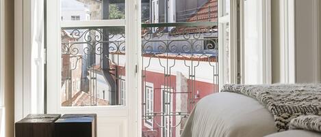 2 عدّة غرف نوم ومكواة/لوح كي وواي فاي مجانًا وملاءات أسرّة