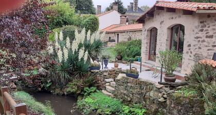 Longère Vendéenne, Gîte in an old water mill.