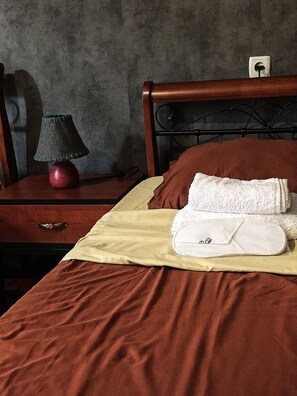5 bedrooms, soundproofing, free WiFi, bed sheets - My home (Telavi)