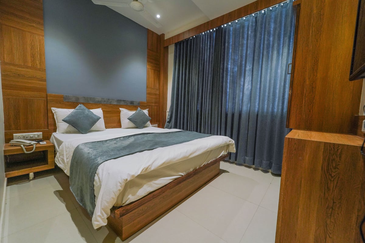 Business Double or Twin Room | In-room safe, desk, laptop workspace, free WiFi