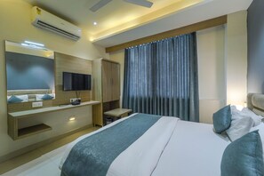 Habitación Business con 1 cama doble o 2 individuales | Caja fuerte, escritorio, espacio para trabajar con un portátil