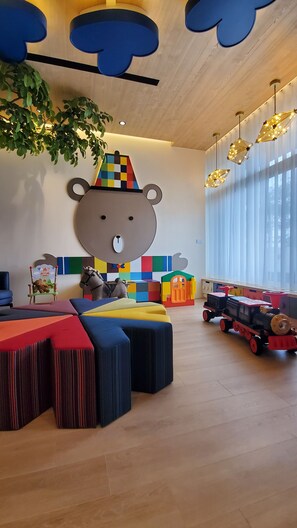 Área de juegos infantiles bajo techo