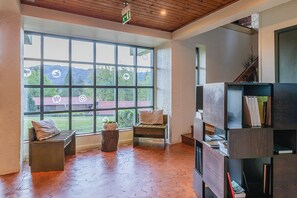 Living area - HI Geres- Pousada da Juventude - Hostel (Terras de Bouro)