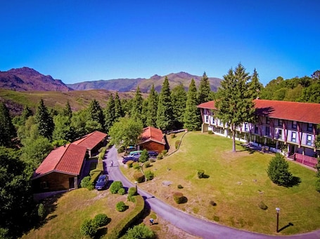 Vista aérea. HI Geres- Pousada da Juventude - Hostel