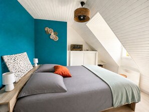5 bedrooms, iron/ironing board, travel cot, free WiFi