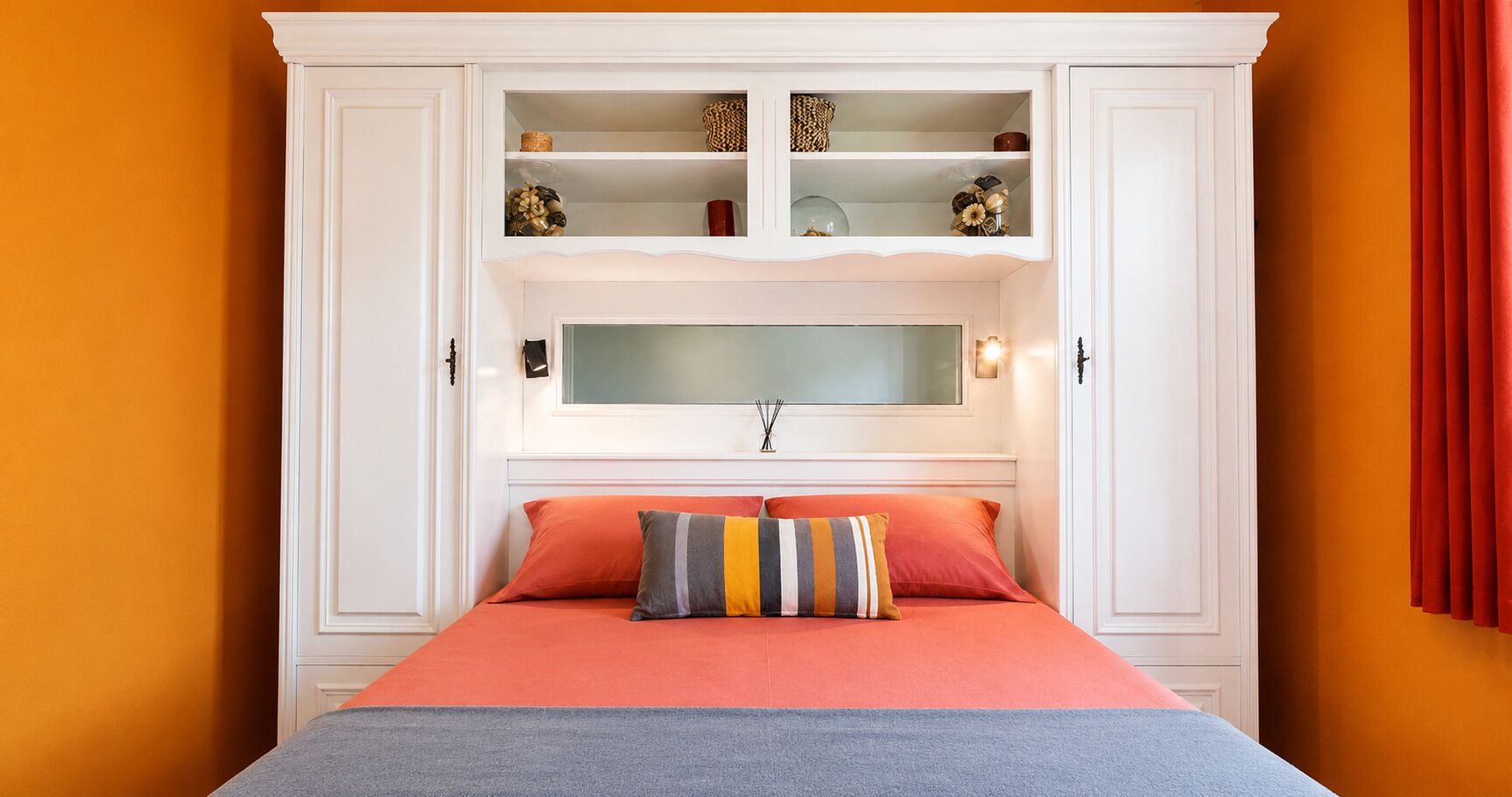 5 habitaciones, tabla de planchar con plancha y cuna de viaje 