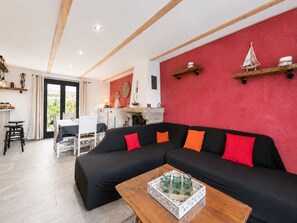 Smart TV y chimenea 