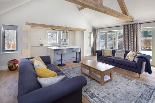Brand new (2019) luxury one bedroom & ensuite in the heart of the Cotswolds