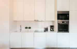 Fridge, microwave, oven, dishwasher - FLH Restauradores Modern Apartment (Lisbon)