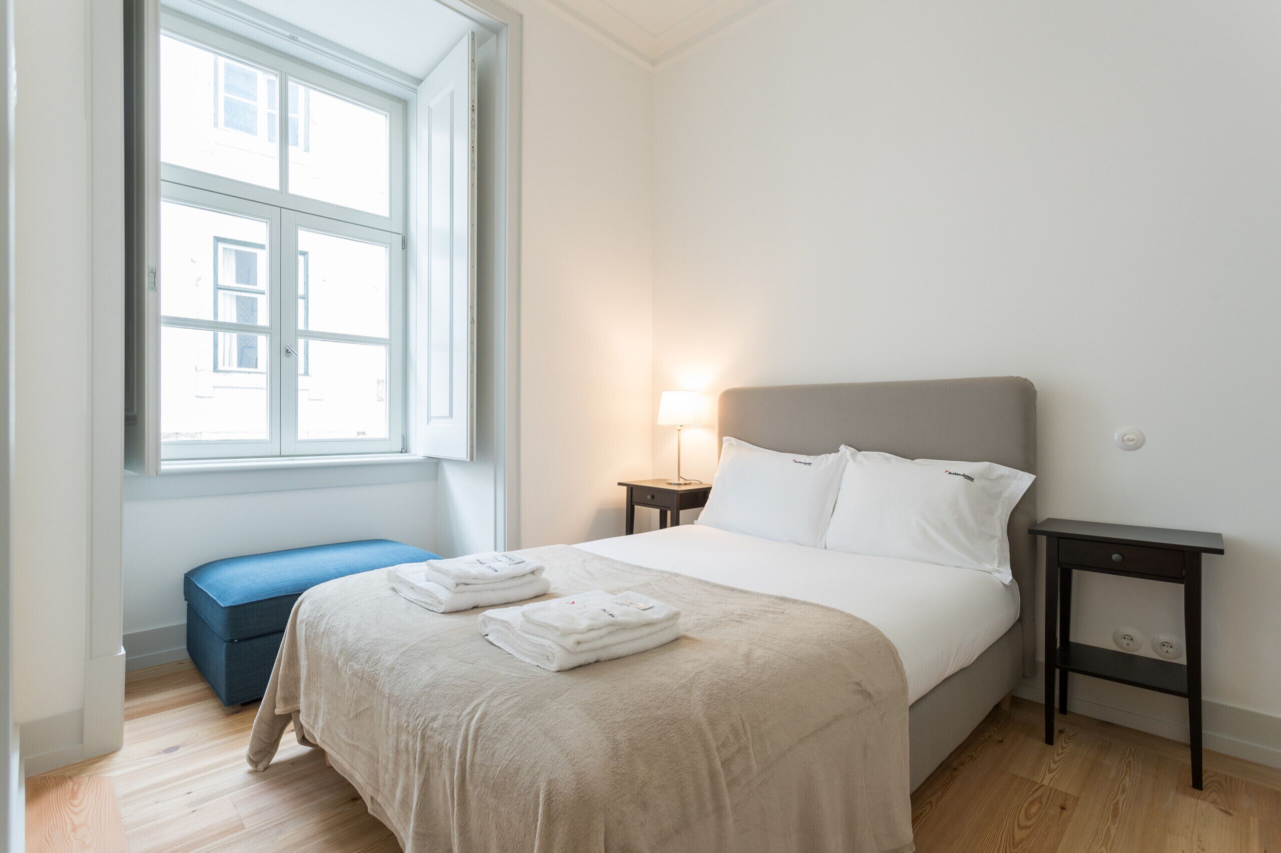 1 habitación, tabla de planchar con plancha, wifi gratis y ropa de cama 