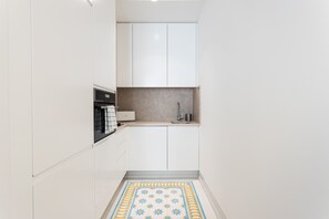 Fridge, oven, dishwasher, coffee/tea maker - FLH Baixa Cozy Apartment II (Lisbon)