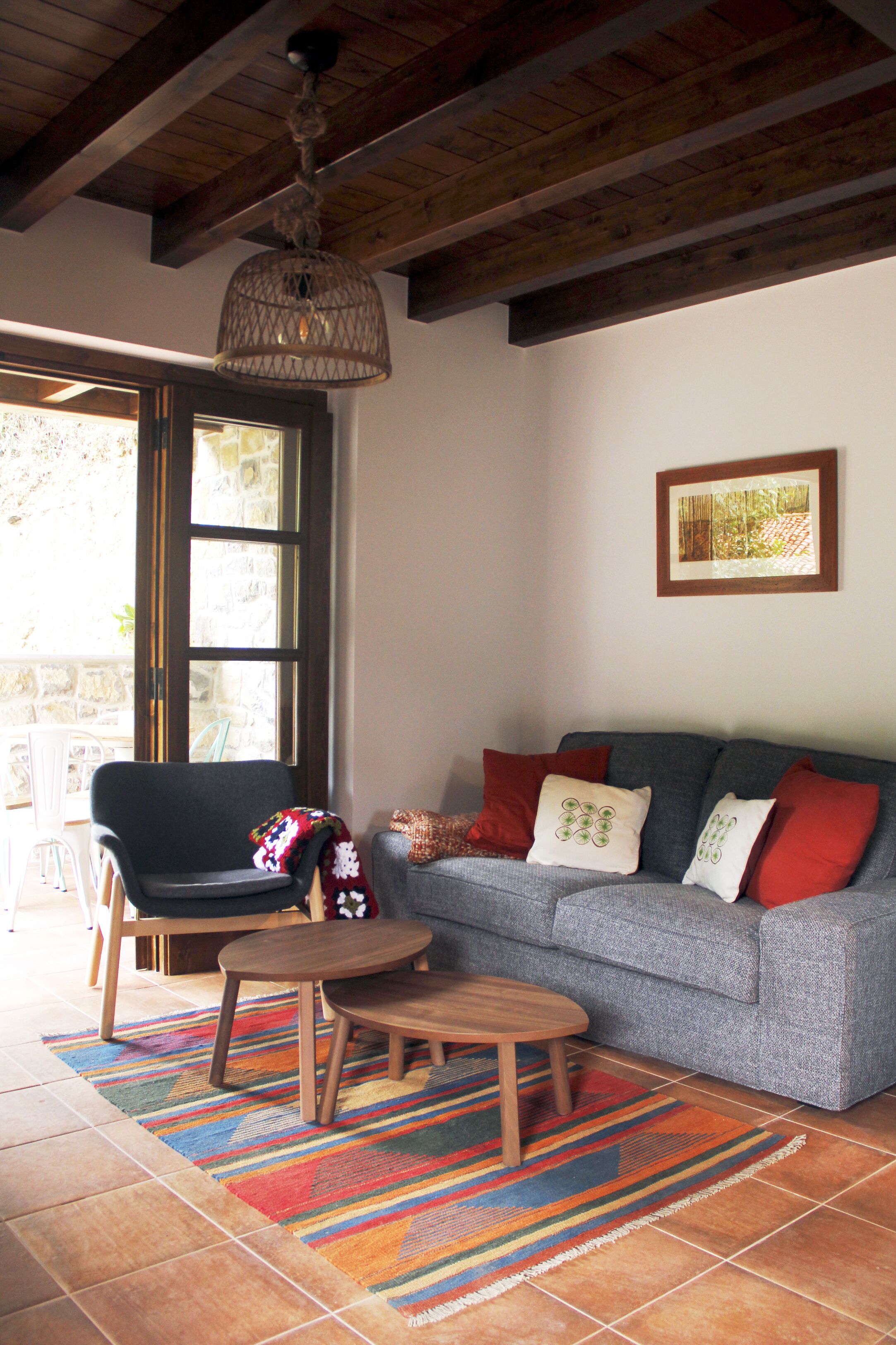 Smart-TV, DVD-spiller, bøker og filmbibliotek