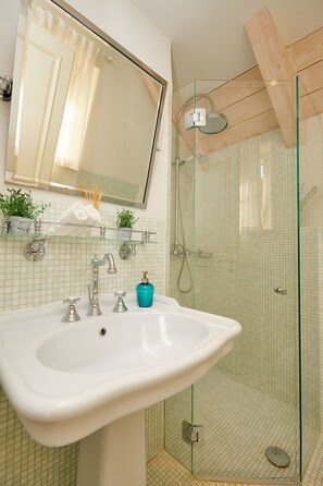 Hair dryer, towels, soap, toilet paper - House Agave (Dubrovnik)