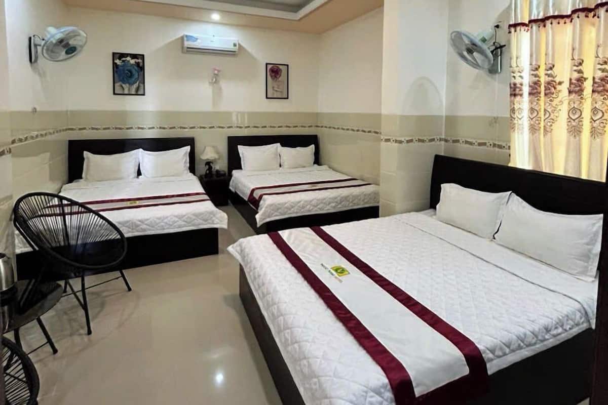 Minibar, bàn, màn/rèm cản sáng, phòng cách âm 