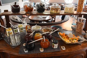 Desayuno bufé gratuito y diario