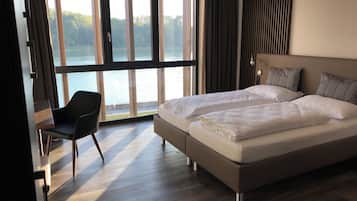 Superior Double Room | 1 bedroom, in-room safe, desk, laptop workspace