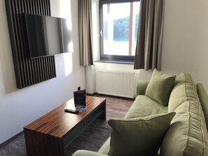 Superior Apartment, 2 Twin Beds | In-room safe, desk, laptop workspace, blackout drapes - Hotel Donauhof Mauthausen (Mauthausen)