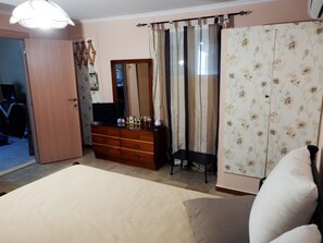 2 bedrooms, iron/ironing board, WiFi, bed sheets