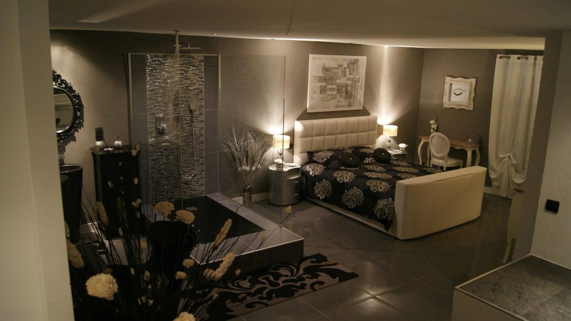 1 habitación, tabla de planchar con plancha, wifi gratis y ropa de cama 