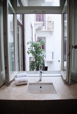 Interior - FLH Lux Baixa Flat – Historical Center near Tejo R (Lisbon)