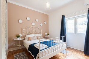 2 chambres, fer et planche à repasser, Wi-Fi gratuit, draps fournis