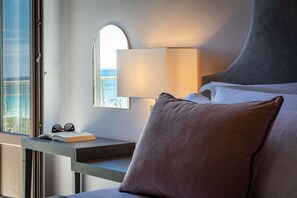 デラックス ルーム バルコニー | 高級寝具、ミニバー、セーフティボックス (室内)、デスク