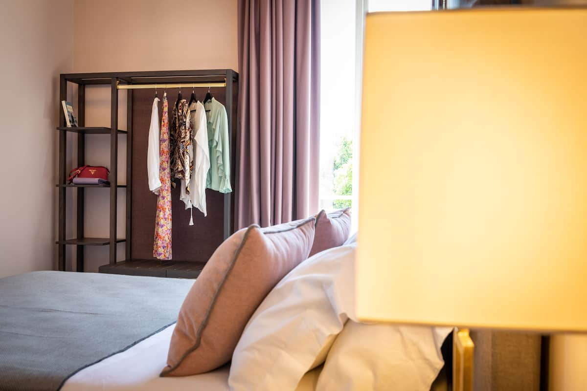 Ropa de cama de alta calidad y minibar