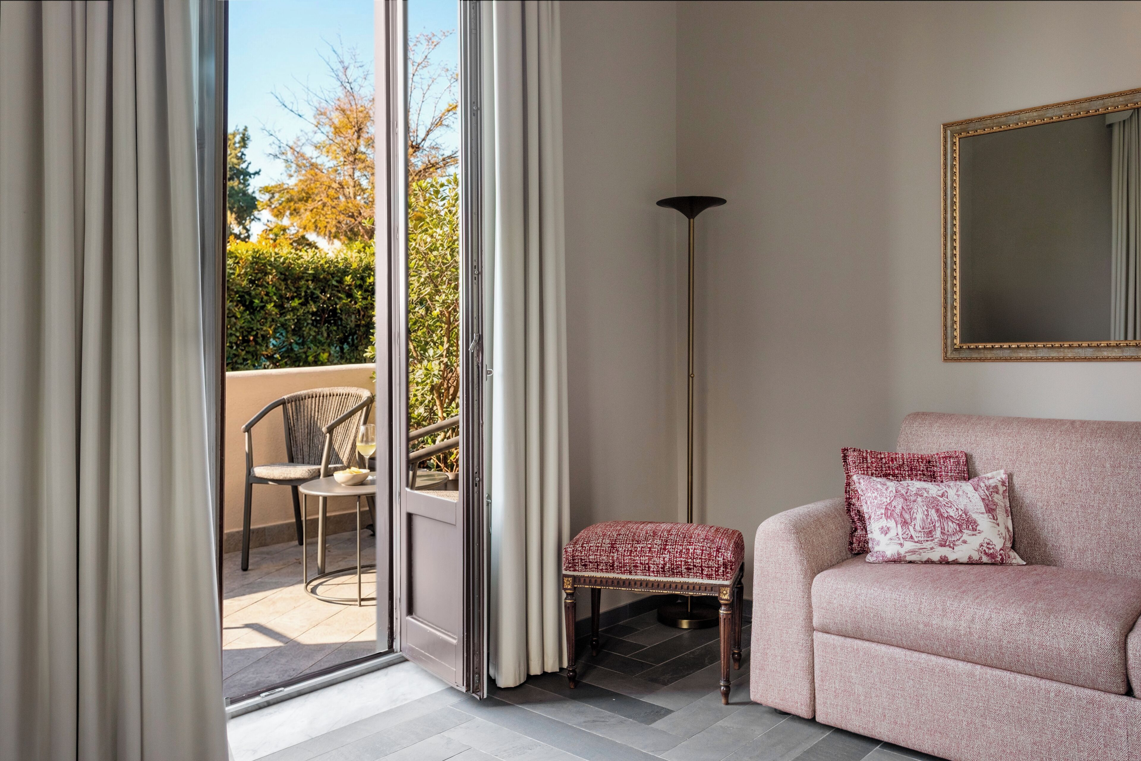 ジュニア スタジオスイート | 高級寝具、ミニバー、セーフティボックス (室内)、デスク