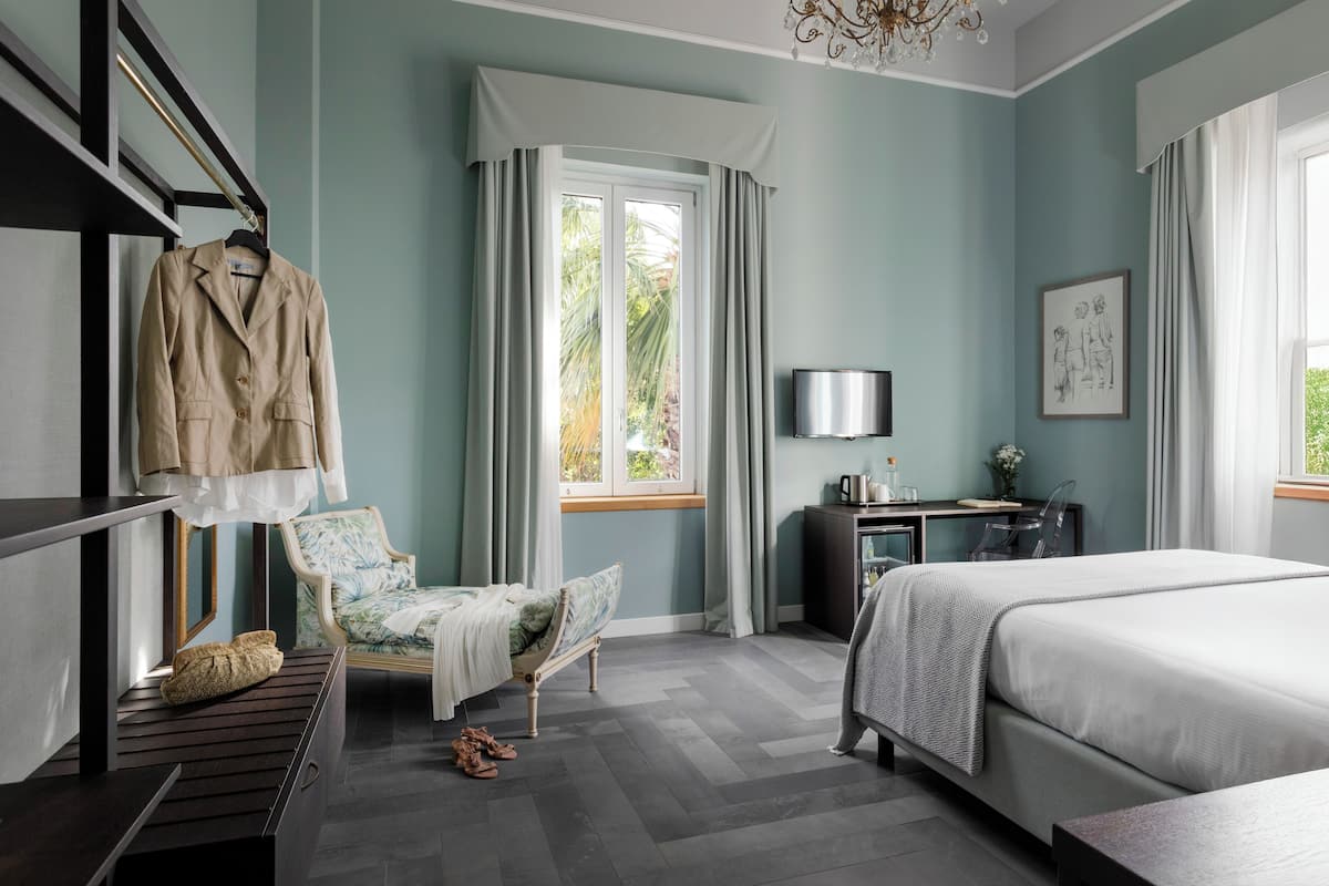 Deluxe Room | Premium bedding, minibar, in-room safe, desk