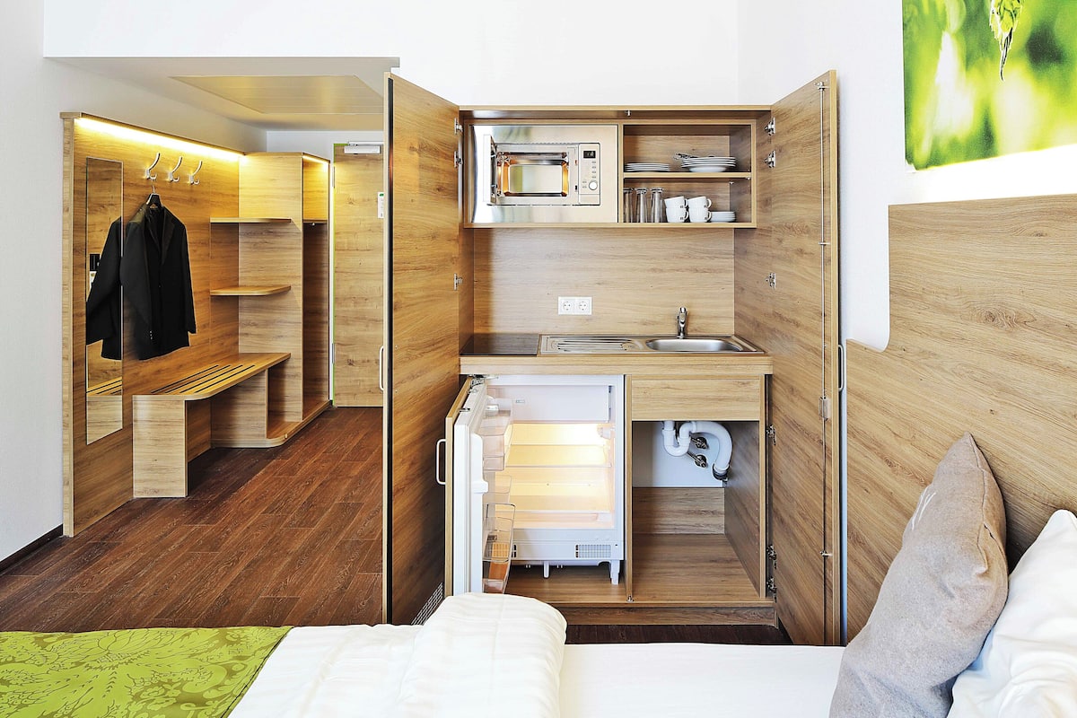 single room | 1 bedroom, individually decorated, individually furnished, desk