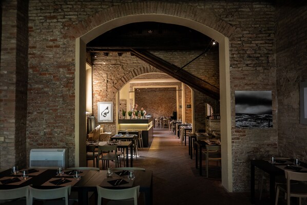 Lunch and dinner served - Antica Dimora della Racchetta (Ferrara)