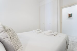 2 chambres, fer et planche à repasser, Wi-Fi gratuit, draps fournis