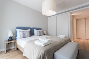 2 bedrooms, iron/ironing board, free WiFi, bed sheets - FLH Rato Spacious Apartment (Lisbon)
