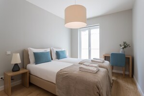 2 bedrooms, iron/ironing board, free WiFi, bed sheets - FLH Rato Spacious Apartment (Lisbon)