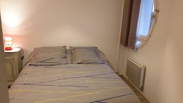 2 Schlafzimmer, BĂŒgeleisen/BĂŒgelbrett, BettwĂ€sche