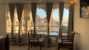 واي فاي مجانًا وبديكورات فريدة لكل غرفة