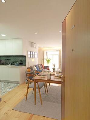 TV - FLH Porto Modern Apartment (Oporto)