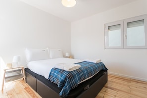 Iron/ironing board, free WiFi, bed sheets