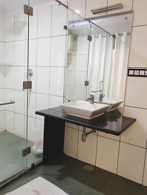 Standard Shared Dormitory | Bathroom