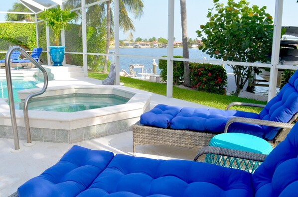 A heated pool - TOP FLORIDA's Villa Aruba (Cape Coral)
