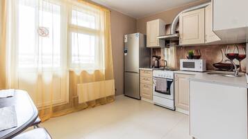 Comfort-Vierbettzimmer | Eigene Küche | Kühlschrank, Mikrowelle, Ofen, Herdplatte