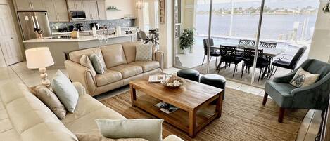 Smart TV, futbolito, libros, estéreo