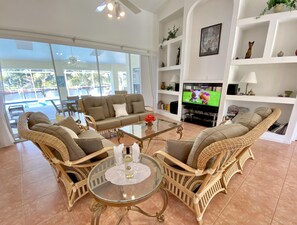 Smart TV, books, stereo - TOP FLORIDA's Villa Parrot Key (Cape Coral)