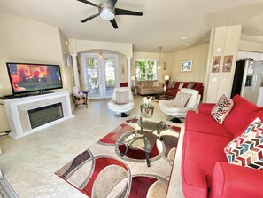 Een televisie, een dvd-speler en een stereo