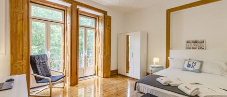 5 bedrooms, iron/ironing board, free WiFi, bed sheets