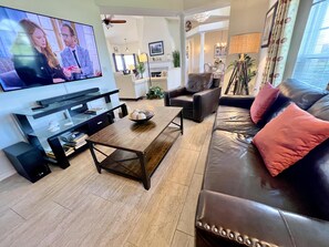 智能電視、DVD 播放機、書籍、音響